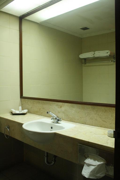 Bumi Wiyata Hotel Depok Quarto foto