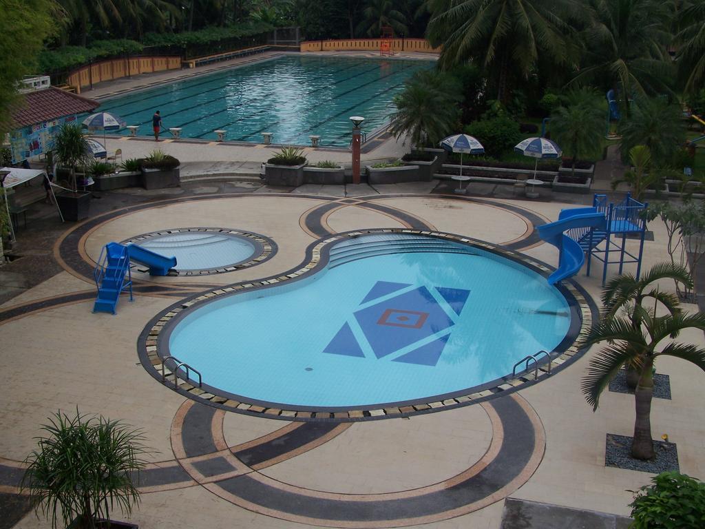 Bumi Wiyata Hotel Depok Exterior foto