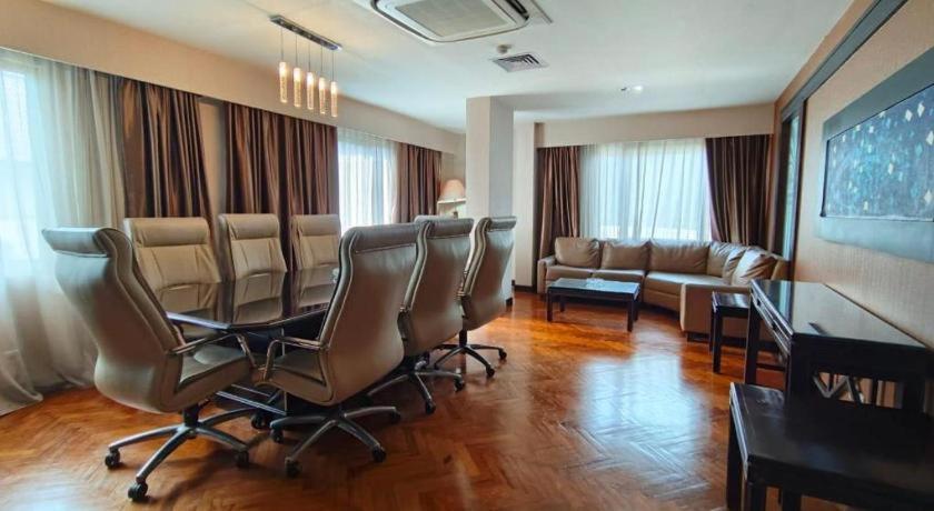 Bumi Wiyata Hotel Depok Exterior foto