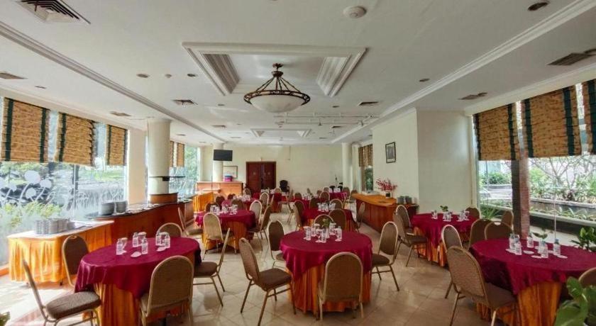 Bumi Wiyata Hotel Depok Exterior foto