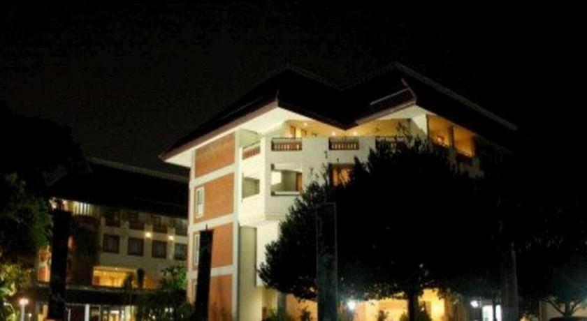 Bumi Wiyata Hotel Depok Exterior foto