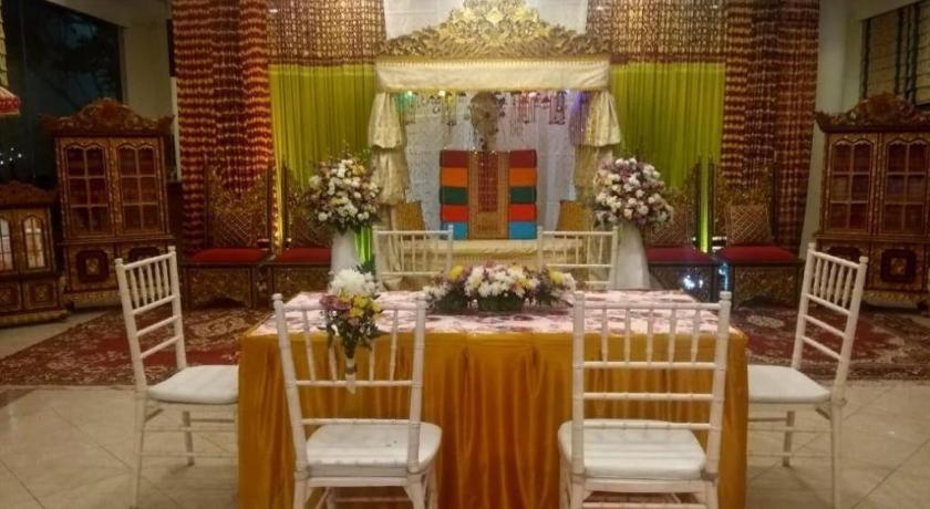 Bumi Wiyata Hotel Depok Exterior foto
