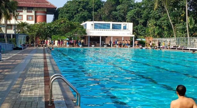 Bumi Wiyata Hotel Depok Exterior foto
