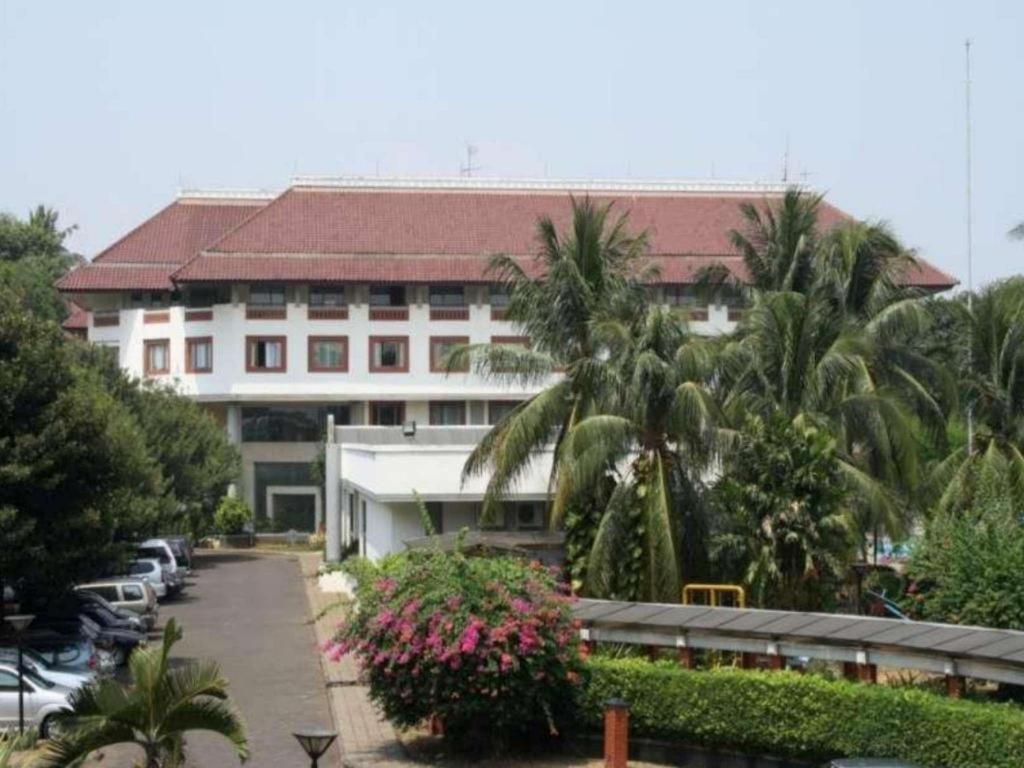 Bumi Wiyata Hotel Depok Exterior foto