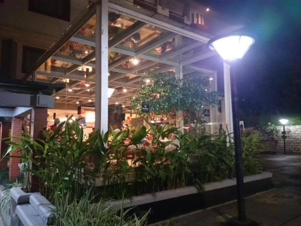 Bumi Wiyata Hotel Depok Exterior foto