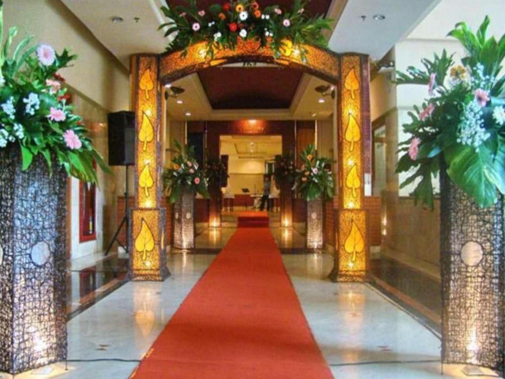Bumi Wiyata Hotel Depok Exterior foto