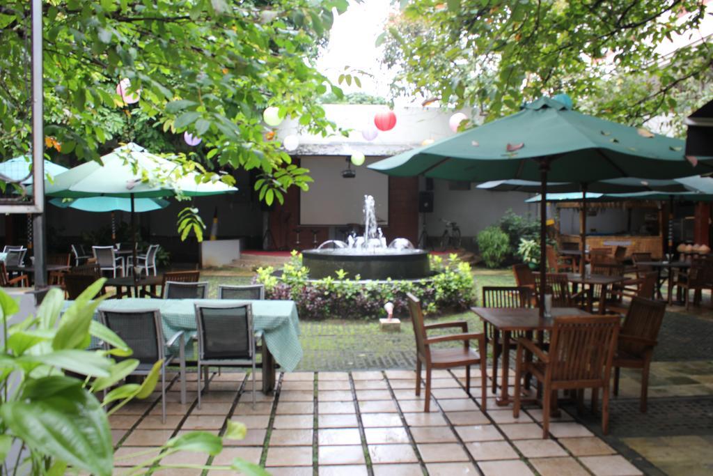 Bumi Wiyata Hotel Depok Exterior foto