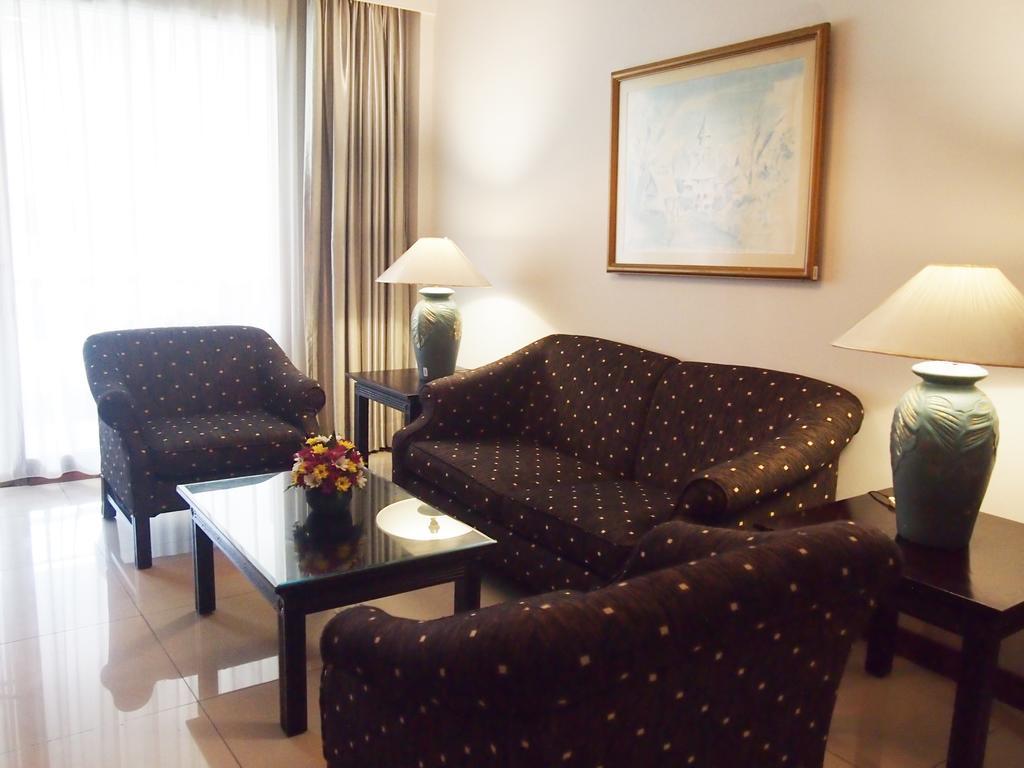 Bumi Wiyata Hotel Depok Exterior foto