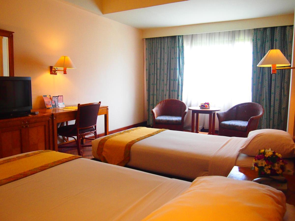 Bumi Wiyata Hotel Depok Exterior foto