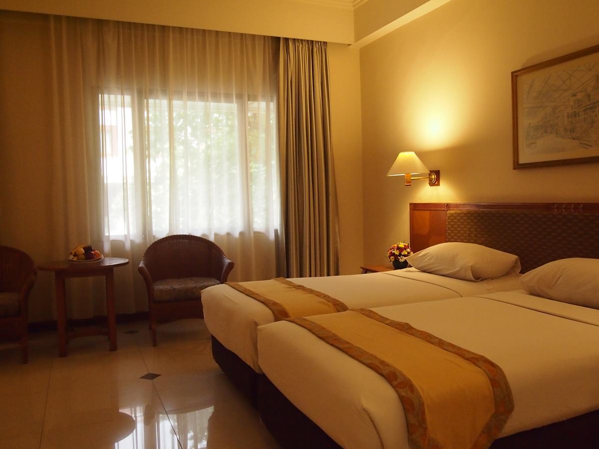 Bumi Wiyata Hotel Depok Exterior foto