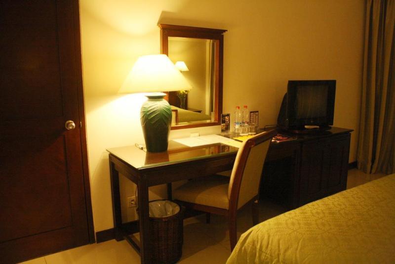 Bumi Wiyata Hotel Depok Exterior foto